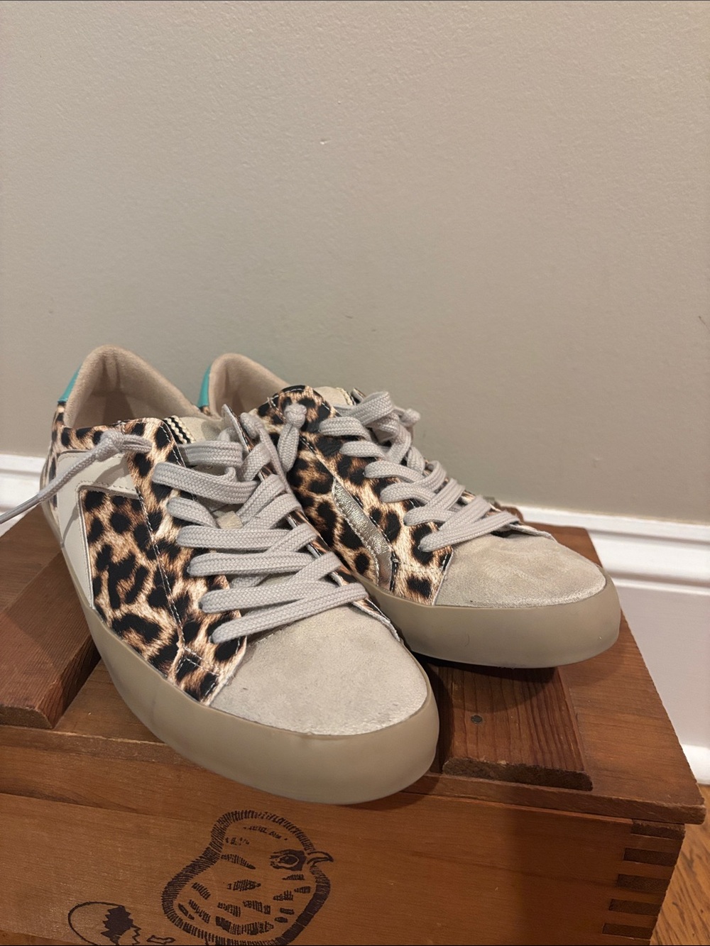 SHUSHOP Robbie Leopard Print Fashion Sneakers Women's Size 8.5 Suede Low Top